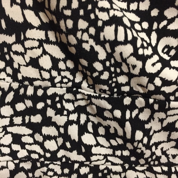 •💥Black and White Sleeveless Blouse💥 - Picture 3 of 6